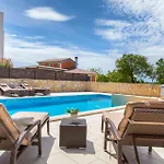 Tea In Istria With Private Pool For 10 Persons Villa *