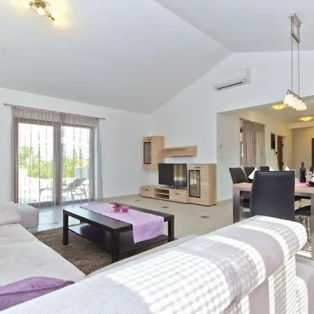 Tea In Istria With Private Pool For 10 Persons Villa *