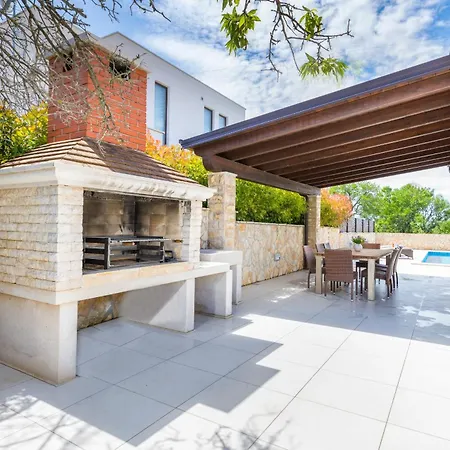 Tea In Istria With Private Pool For 10 Persons Villa *