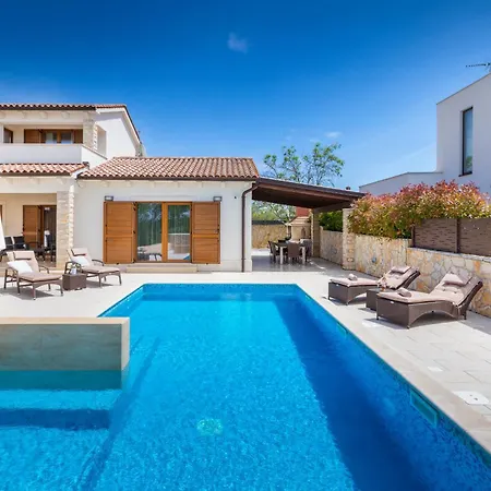 Tea In Istria With Private Pool For 10 Persons