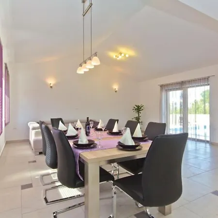 Tea In Istria With Private Pool For 10 Persons Villa Vodnjan