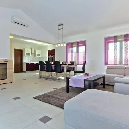 Villa Tea In Istria With Private Pool For 10 Persons *