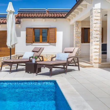 Tea In Istria With Private Pool For 10 Persons *