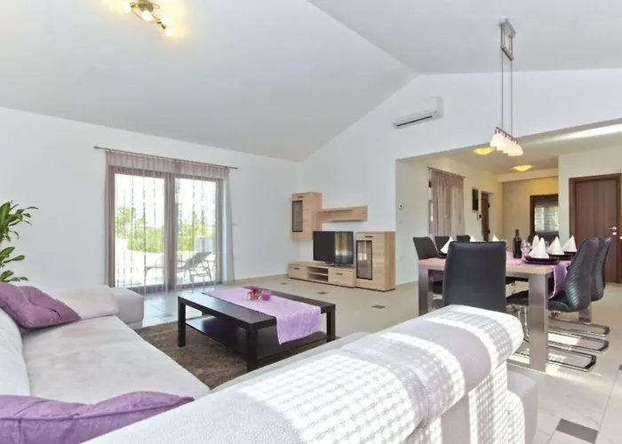 Tea In Istria With Private Pool For 10 Persons Villa *