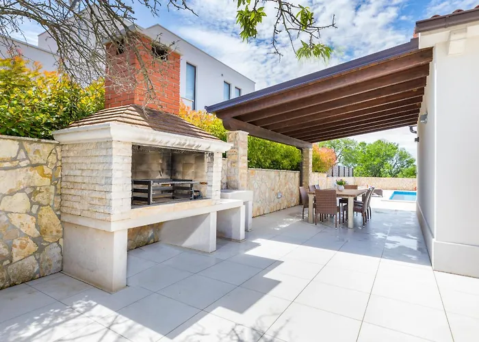 Tea In Istria With Private Pool For 10 Persons Villa *