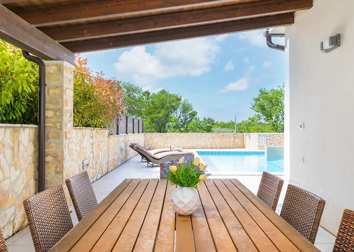 Tea In Istria With Private Pool For 10 Persons Villa